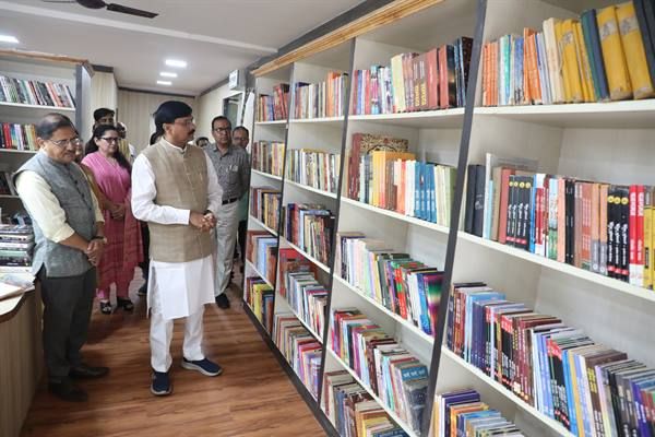 बुंदेली साहित्य के विकास के लिए बुंदेलखंड साहित्य अकादमी की होगी स्थापना : राज्य मंत्री लोधी