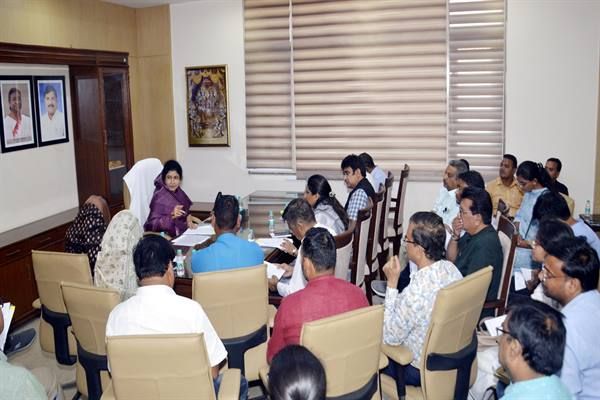 राज्यमंत्री गौर ने विभिन्न वार्डों में संचालित निर्माण कार्यों की समीक्षा की