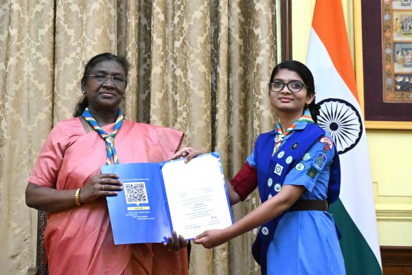 राष्ट्रपति ने वर्ष 2018-2021 के लिए स्काउट/गाइड/रोवर/रेंजर पुरस्कार प्रमाण पत्र प्रदान किए