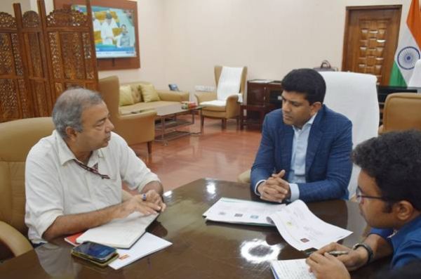 डॉ. पेम्मासानी चंद्रशेखर ने भारतीय डाक सुधारों की समीक्षा की: तकनीक-संचालित सुधार ने गति पकड़ी