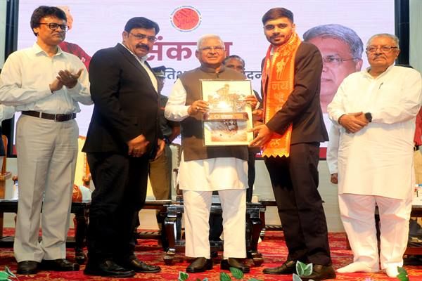 सरकार के कल्याणकारी कार्यक्रमों की सफलता सुनिश्चित कराएं :पटेल