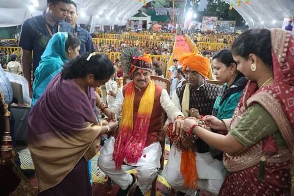 घर में बहन-बेटियों के साथ आती है हर सिद्धि, बहनों के कल्याण के लिए प्रतिबद्ध है राज्य सरकार : मुख्यमंत्री डॉ. यादव