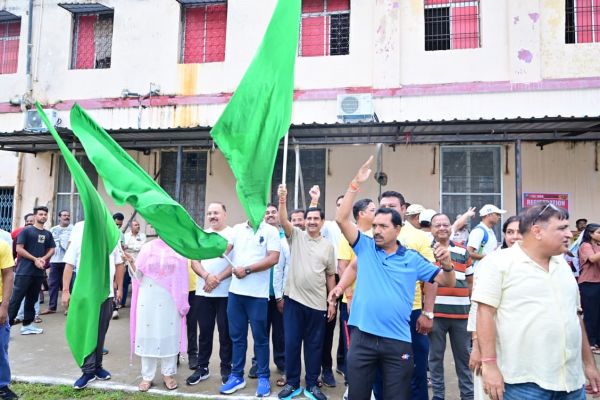 राष्ट्रीय खेल दिवस पर दौड़ा बिलासपुर... केंद्रीय मंत्री तोखन साहू ने मैराथन में युवाओं संग लगाई दौड़