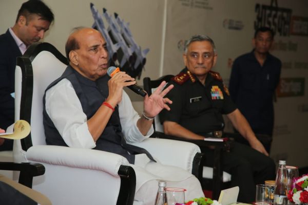 भविष्य के युद्ध एल्गोरिदम, ऑटोनॉमस सिस्टम और एआई से लड़े जाएंगेःरक्षा मंत्री