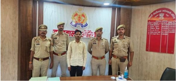यूपी पुलिस की सख्ती: साढ़े 8 लाख वाहन चेक, 9 हजार से ज्यादा की काली फिल्म हटाई