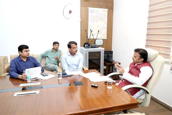 शुक्ल ने स्वास्थ्य विभाग में भर्ती प्रक्रिया और अधोसंरचना विकास कार्यों की वृहद समीक्षा की