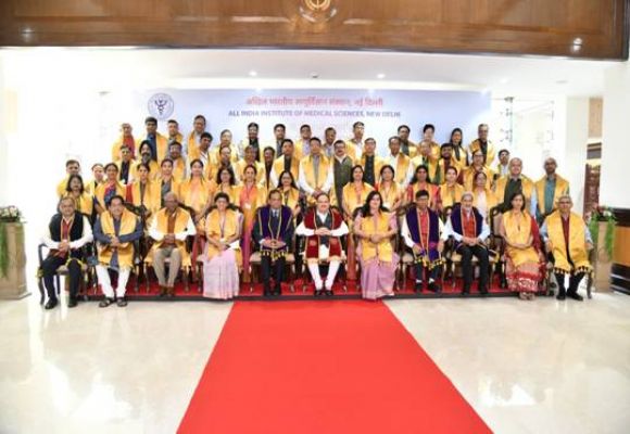 दिल्ली एम्स के 50वें दीक्षांत समारोह में 326 स्नातकों को प्रदान की गई डिग्री