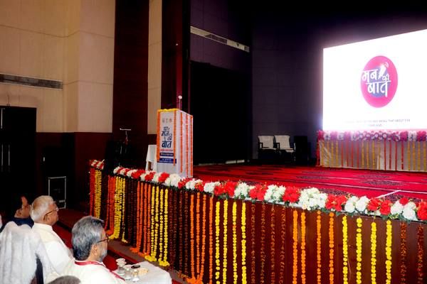 पुस्तकीय ज्ञान के साथ समसामयिक जानकारी जरूरी : राज्यपाल पटेल