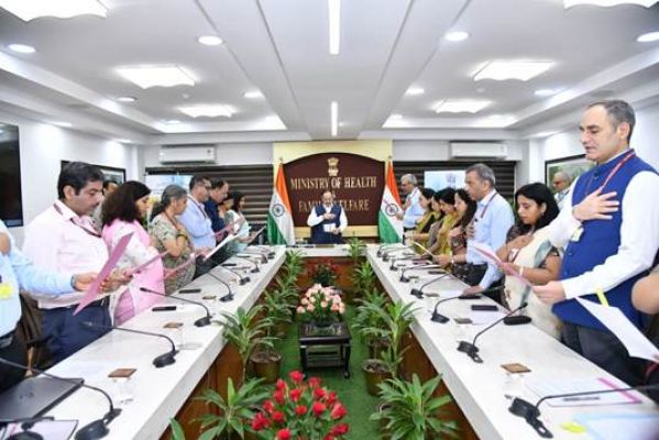 जेपी नड्डा ने सतर्कता जागरूकता सप्ताह 2025 के तहत स्वास्थ्य मंत्रालय के अधिकारियों और कर्मचारियों को सत्यनिष्ठा की शपथ दिलाई