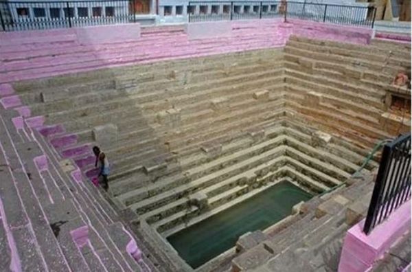 हरि-हर मिलन का पावन पर्व: वैकुंठ चतुर्दशी पर काशी के मणिकर्णिका स्नान का दिव्य रहस्य