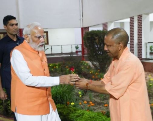 बरेका गेस्ट हाउस में प्रधानमंत्री मोदी ने वाराणसी के विकास की दिशा पर की गहन चर्चा