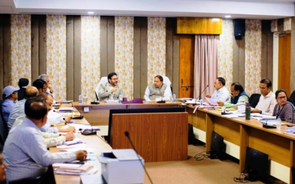 लोक निर्माण विभाग के सचिव डॉ. कमलप्रीत बोले समय सीमा पर का नहीं करने वालों पर लगेगी पेनाल्टी