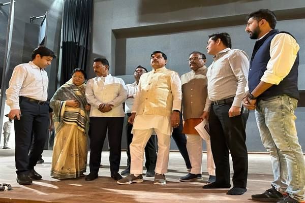 मुख्यमंत्री डॉ. यादव ने ऐतिहासिक और धार्मिक धरोहर गोपाल मंदिर का किया औचक निरीक्षण