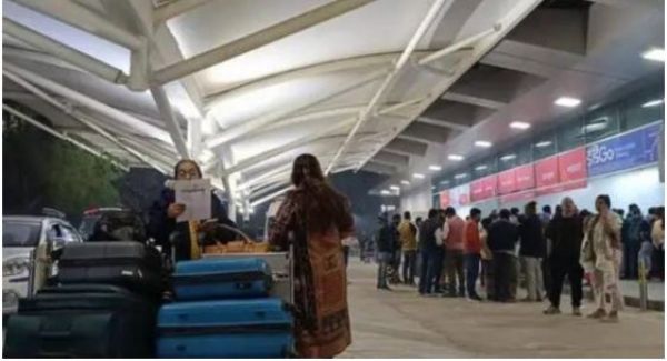 वाराणसी एयरपोर्ट पर इंडिगो फ्लाइट कैंसिलेशन का असर, यात्रियों में हाहाकार