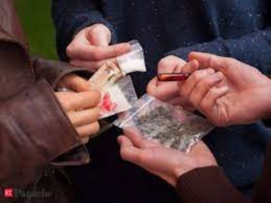 नशे की गिरफ्त में बचपन; हर सात में से एक छात्र नशे का शिकार, असली आंकड़े और भी भयावह