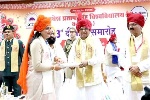 युवाओं पर देश को विश्वगुरू बनाने की महती जिम्मेदारी: राज्यपाल