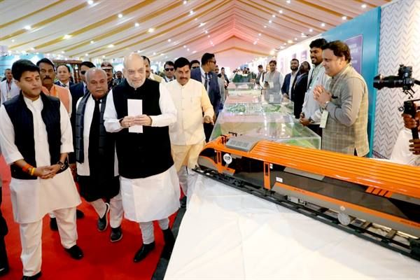 केंद्रीय गृह मंत्री शाह एवं मुख्यमंत्री डॉ. यादव ने निवेश से रोजगार-अटल संकल्प विषय पर लगी प्रदर्शनी का किया अवलोकन