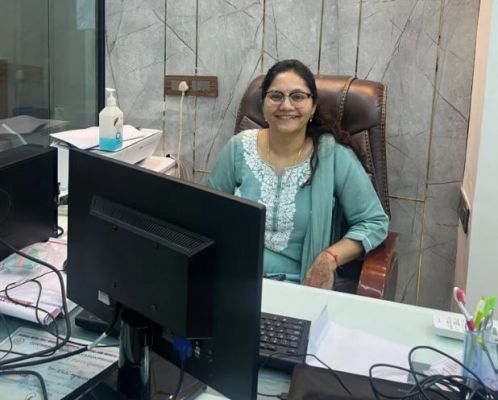 न्यूजीलैंड की नन्हीं मरीज को रायपुर में मिली नई मुस्कान, डॉ. स्तुति अग्रवाल ने संवारीं टेढ़े-मेढ़े दांतों की लकीरें