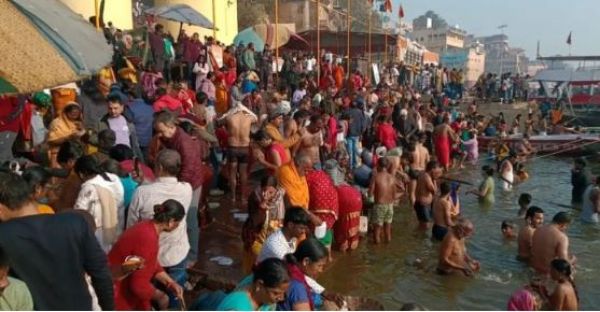 माघ पूर्णिमा पर गंगा घाटों पर उमड़ा आस्था का सैलाब, काशी से प्रयागराज तक भक्तिमय माहौल