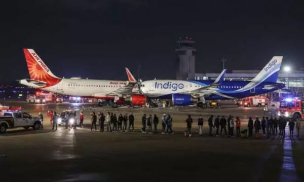 रनवे पर एयर इंडिया और इंडिगो के विमान टकराए