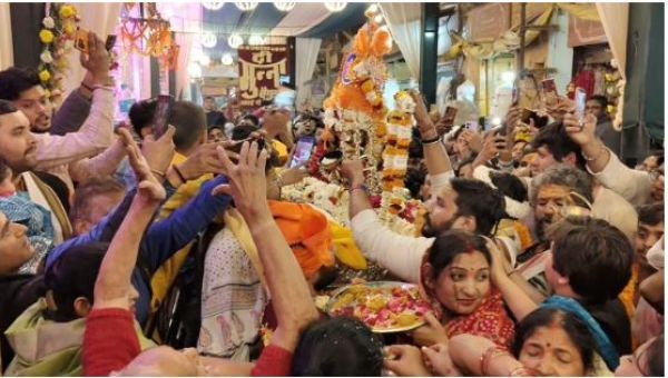 महामृत्युंजय से डेढ़सी पुल तक शिवत्व का सैलाब, काशी डूबी आस्था के महाकुंभ में