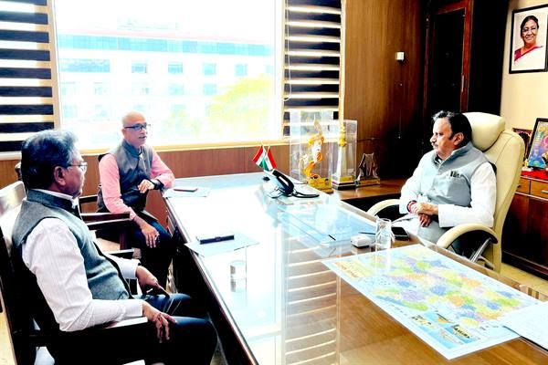   उप मुख्यमंत्री शुक्ल : सीएचसी को एफआरयू के रूप में उन्नत करने के लिए मैनपावर की उपलब्धता सुनिश्चित करें