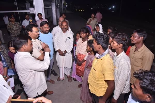 तमिलनाडु में बंधक बैतूल के 20 श्रमिक और हरदा के 4 श्रमिकों की सुरक्षित हुई घर वापसी