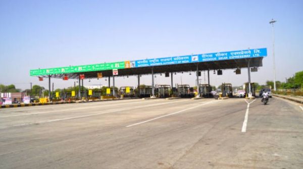 आगरा एक्सप्रेसवे पर टोल प्लाज़ा की गुंडागर्दी