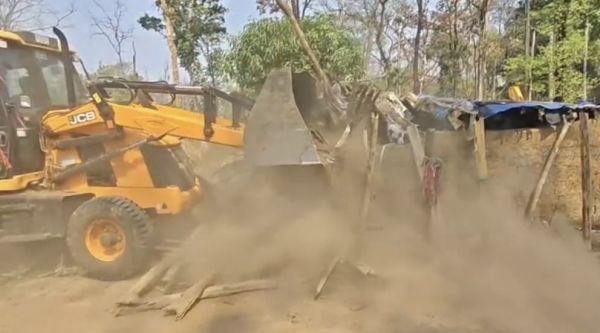 116 हेक्टेयर से ज्यादा जमीन अतिक्रमण मुक्त, 54 कब्जों पर चला बुलडोजर