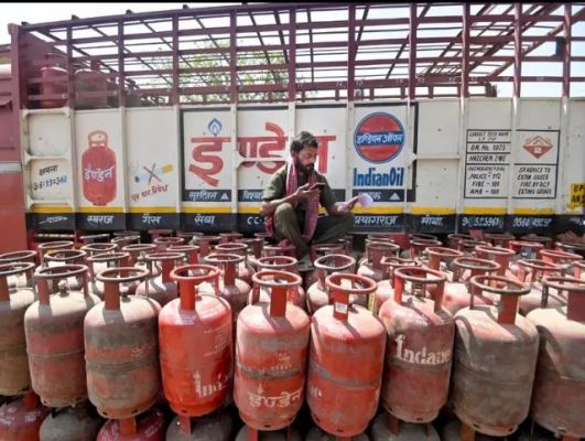 योगी सरकार का प्रवासी श्रमिकों के लिए मुफ्त एलपीजी सिलेंडर फैसला