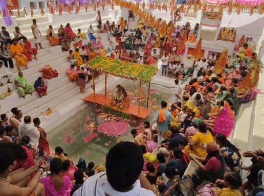 अक्षय आस्था का महासंगम: काशी में उत्तर पूजन और मणिकर्णिका कुंड स्नान का दिव्य आयोजन