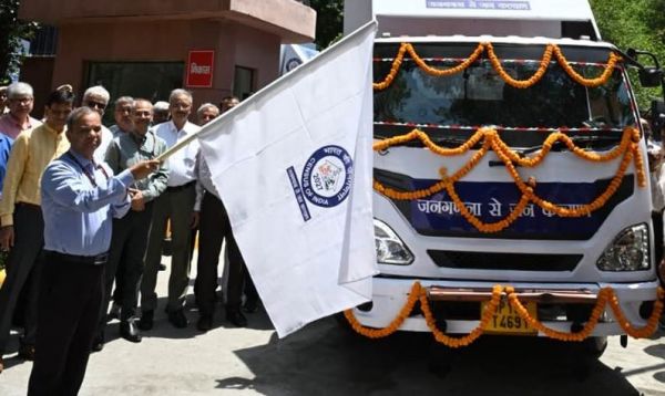 महारजिस्ट्रार और जनगणना आयुक्त ने दिल्ली में जनगणना जागरूकता के लिए छह LED वैन को दिखाई हरी झंडी