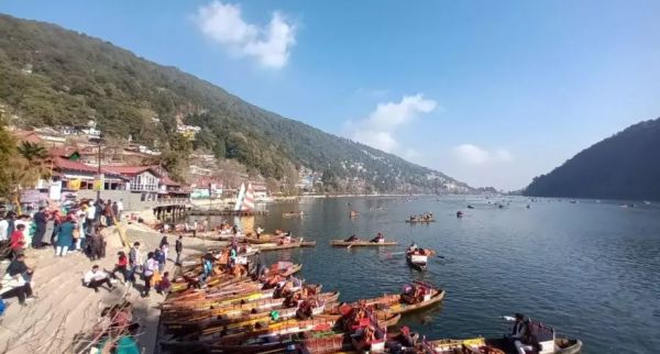 नैनीताल में बारिश के बीच पर्यटन कारोबार को मिली रफ्तार