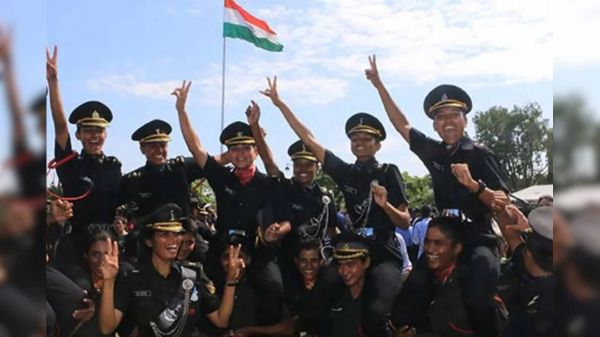 NDA से पहली बार 14 महिला कैडेट बनीं आर्मी और एयरफोर्स अधिकारी, 746 कैडेट्स को मिला कमीशन