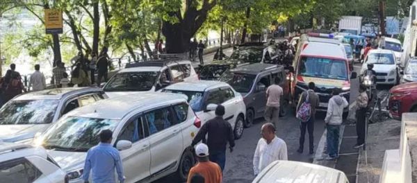 उत्तराखंड: पर्यटन सीजन चरम पर, शहर में उमड़ी भीड़
