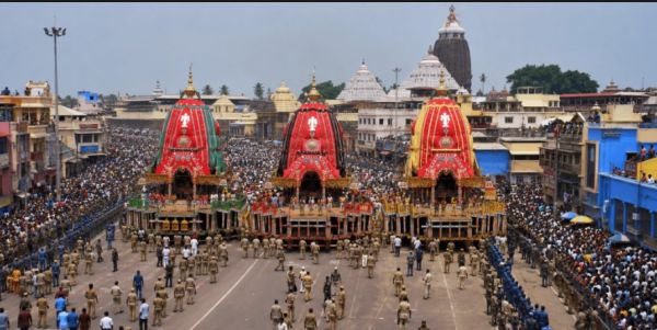 रथ यात्रा के चौथे दिन पुरी के गुंडिचा मंदिर में भक्तों की भारी भीड़ उमड़ी