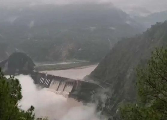 सलाल बांध के सभी गेट खुले, उफनाई चिनाब; राजौरी में फ्लैश फ्लड और भूस्खलन का हाई अलर्ट