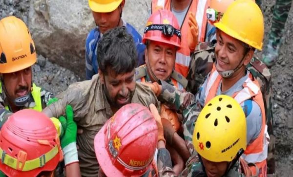 जन्माष्टमी पर उम्मीद की जीत नौ दिन बाद सुरंग से जिंदा निकले दो लोग