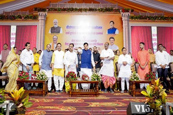 इतिहास में पहली बार गोंडवाना साम्राज्य के 52 गढ़ों के शासकों के वंशजों का सम्मान