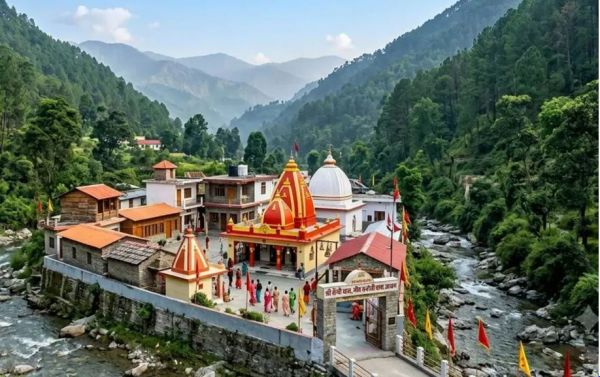 कैंचीधाम में वीकेंड पर 30 हजार से ज्यादा श्रद्धालु, जाम से निपटने के लिए अजय टम्टा ने की बैठक