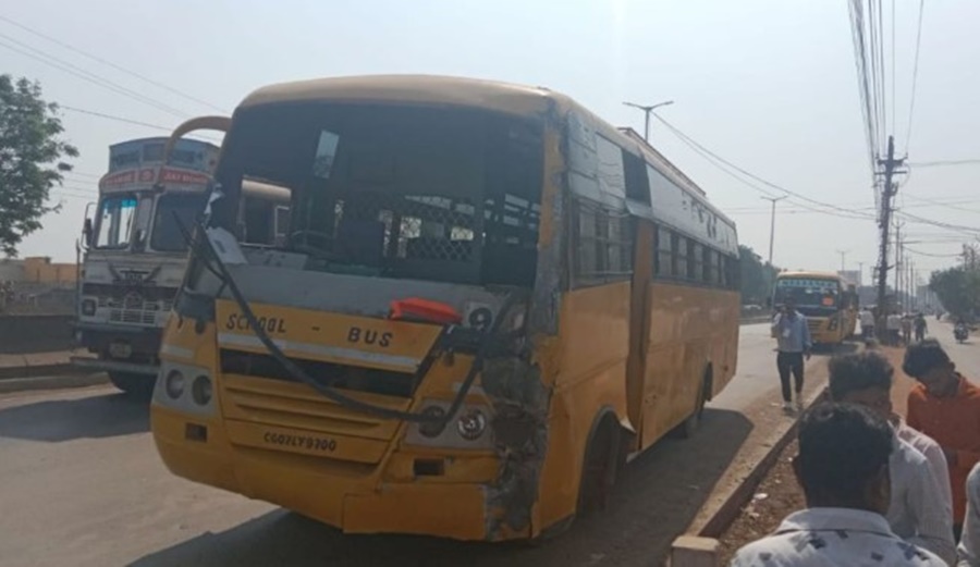 BREAKING NEWS : कांग्रेस कार्यकर्ताओं से भरी बस हादसाग्रस्त... दुर्ग से रायपुर आने निकले थे... जीई रोड पर हुई दुर्घटना