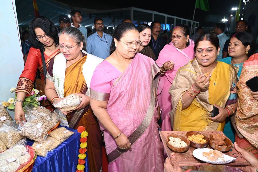 यूं उड़ी छत्तीसगढ़ी पकवानों की महक कि खुद को रोक न पाए अतिथि