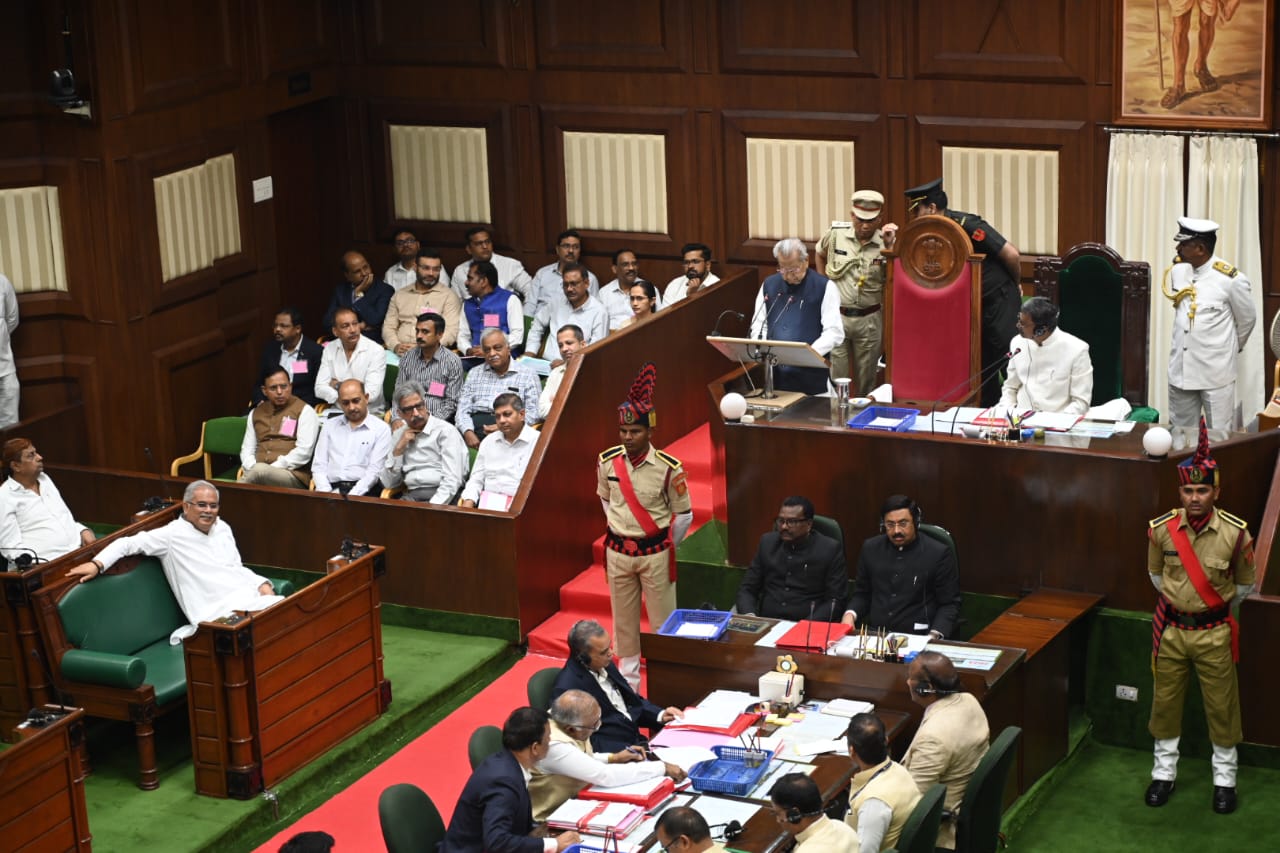 राज्यपाल के अभिभाषण के साथ... छग के बजट सत्र का आगाज... विपक्ष ने अभिभाषण से पहले ही किया हंगामा