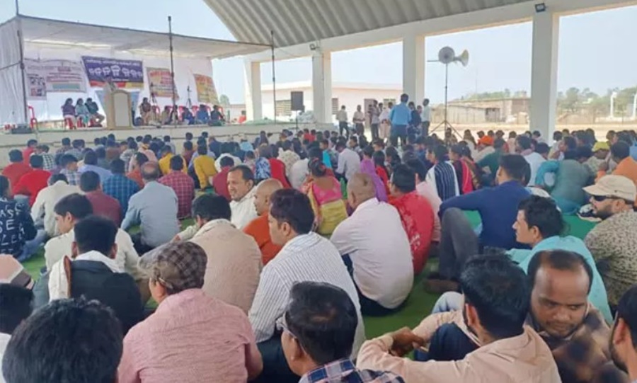 'जानकारी नहीं, तो काम नहीं' का बुलंद किया नारा... सामूहिक हड़ताल पर रहे हजारों अनियमित कर्मचारी... सीएम हाउस घेराव की चेतावनी