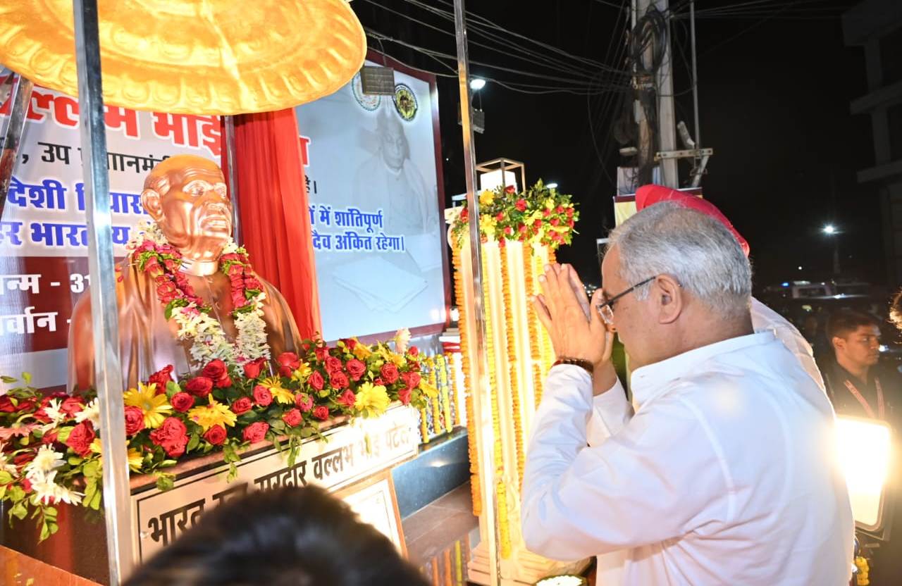  अब यहां लगी सरदार पटेल की प्रतिमा, जानिए कितनी ऊंची और कितनी लंबी