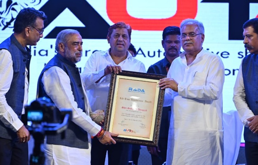 ऑटो एक्सपो में शामिल हुए सीएम बघेल... सरकार दे रही टैक्स में 50 फीसदी की छूट... राडा ने व्यक्त किया आभार
