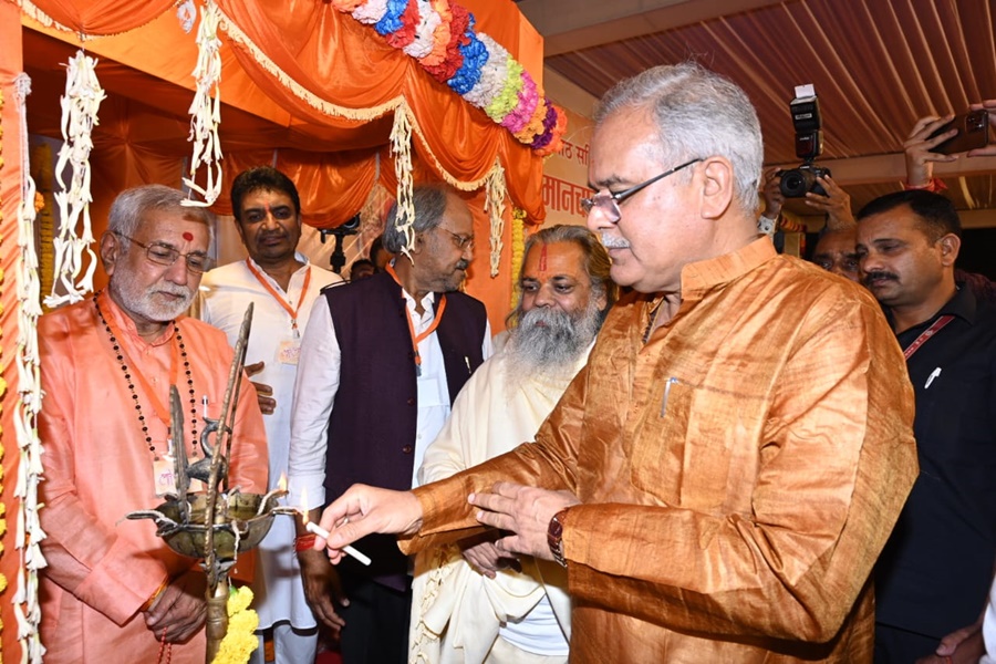 हनुमान चालीसा पाठ में शामिल हुए सीएम बघेल... कहा, भक्ति, ज्ञान और शक्ति के समुच्चय हैं श्री हनुमान
