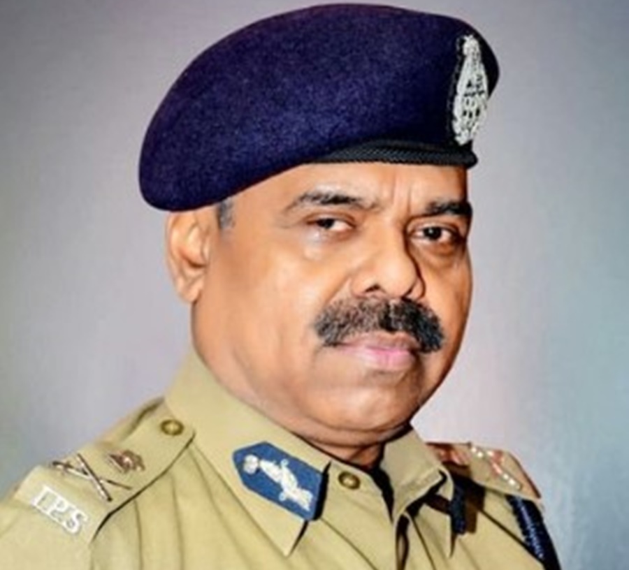रिटायर डीजीपी को मिली संविदा नियुक्ति, रिटायरमेंट की शाम सीएम ने लगाई मुहर