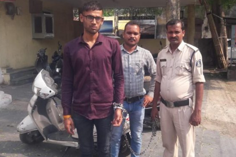 खुद को डीएसपी का बेटा बताया... ऑटो वाले पर जमाता रहा धौंस... पुलिस ने धर दबोचा... तो खुल गई कलई