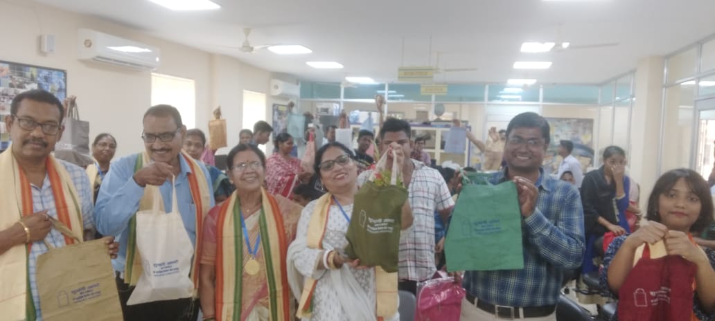 बंगाल में सम्मानित हुई राजधानी की शुभांगी आप्टे, पर्यावरण बचाने मुहिम के लिए मिला सम्मान